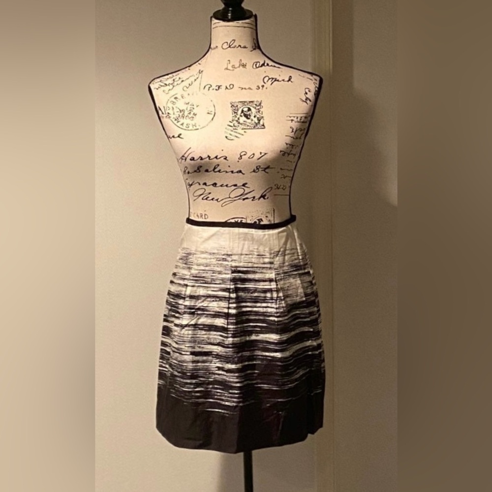 Ann Taylor Petite Black/Cream Skirt - Like New
